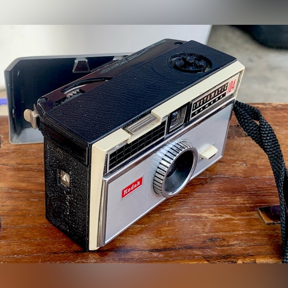 Vintage Kodak Instamatic 104 26mm Film Camera - Picture 12 of 16